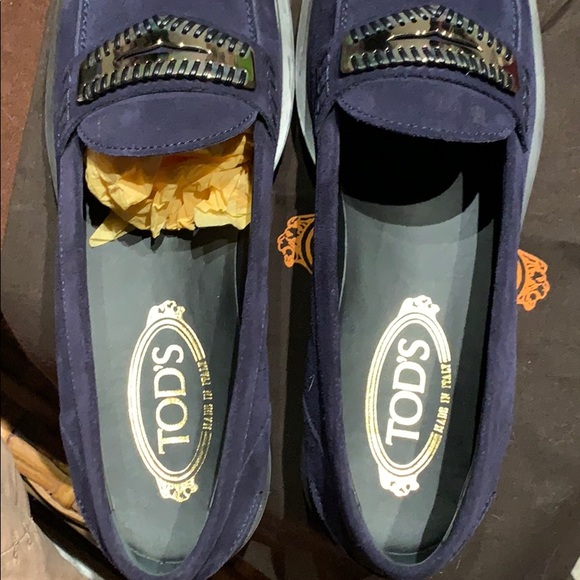 Tod’s Navy Suede Loafer with Lug Sole - Picture 5 of 5